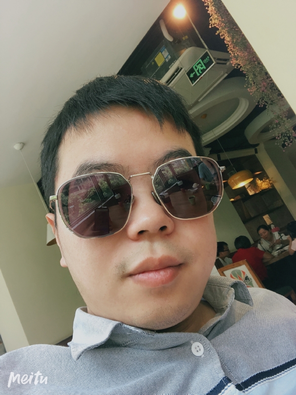 月台等路人的第一张照片--云霄婚介网
