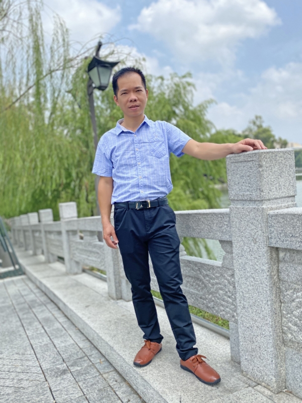奇峰向阳的第一张照片--云霄婚介网