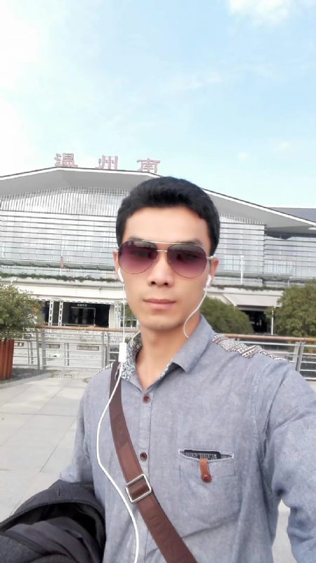 错把真心喂了狗的第三张照片--云霄婚介网