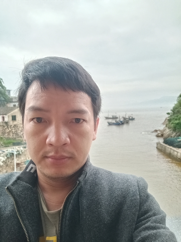 啊亮的第一张照片--云霄婚介网