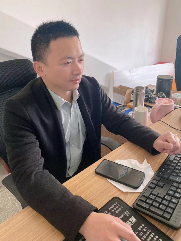 落叶知秋的第一张照片--云霄婚介网