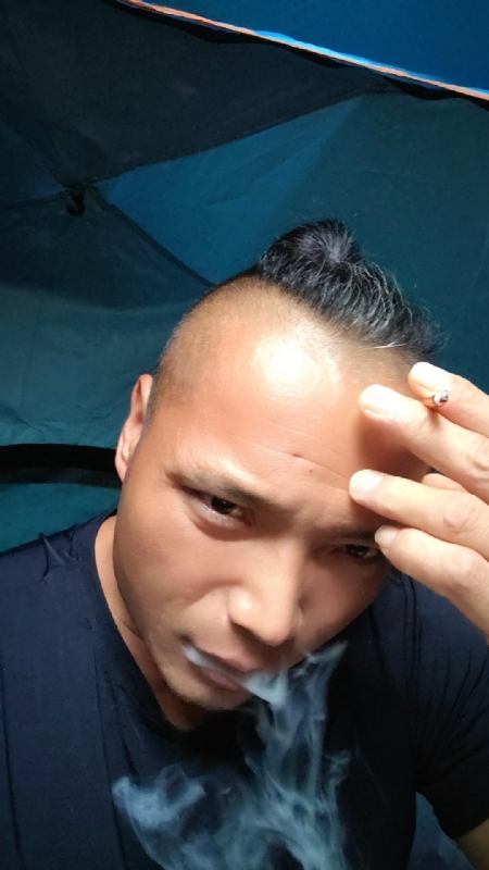 伯爵的第四张照片--云霄婚介网