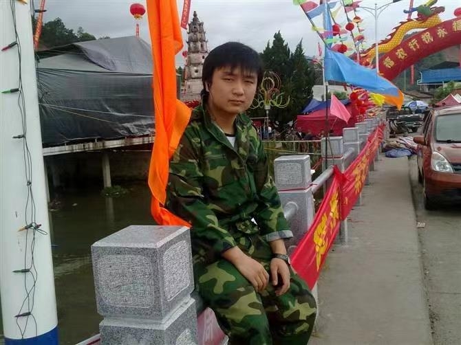如影随形的第二张照片--云霄婚介网